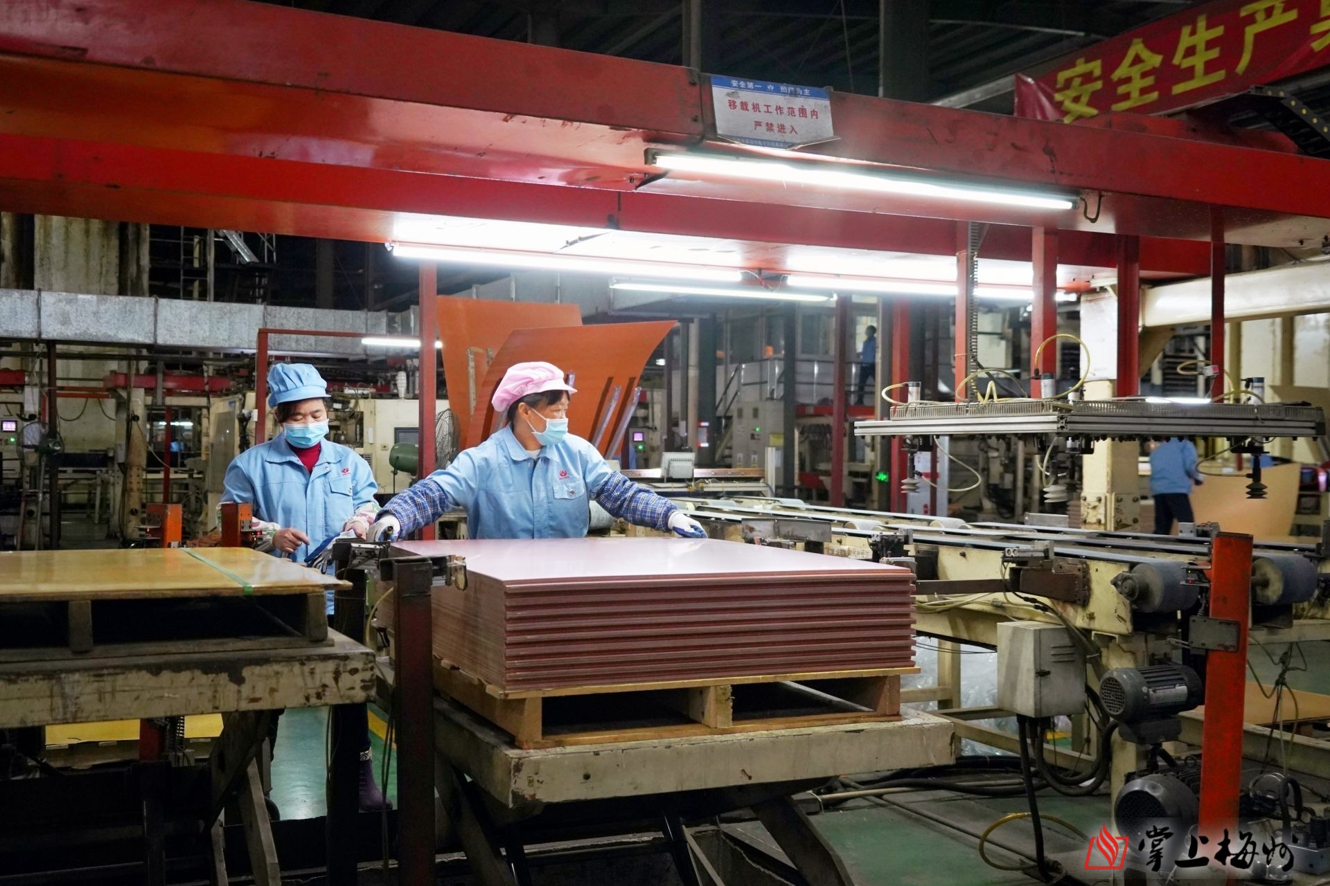 安心返鄉(xiāng)來 發(fā)展路更寬！梅州市威利邦電子科技有限公司深耕主業(yè)提升效能